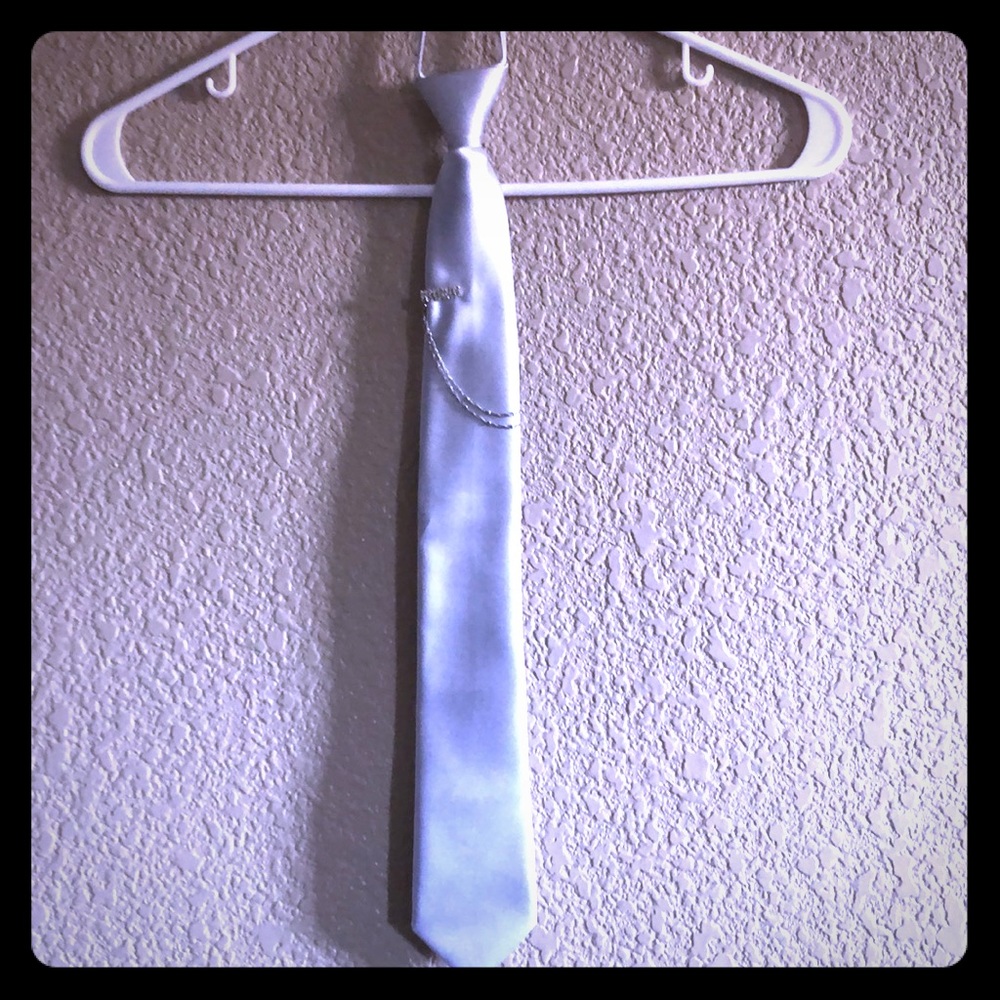 Silver tie with silver accessory